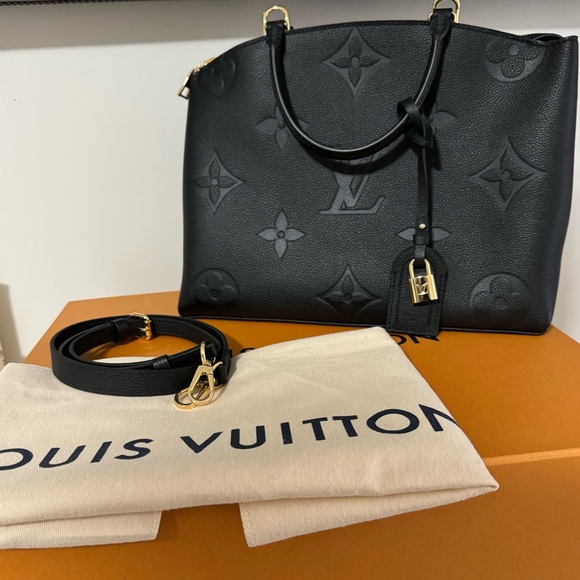 Louis Vuitton Grand Palais - Picture 3 of 13